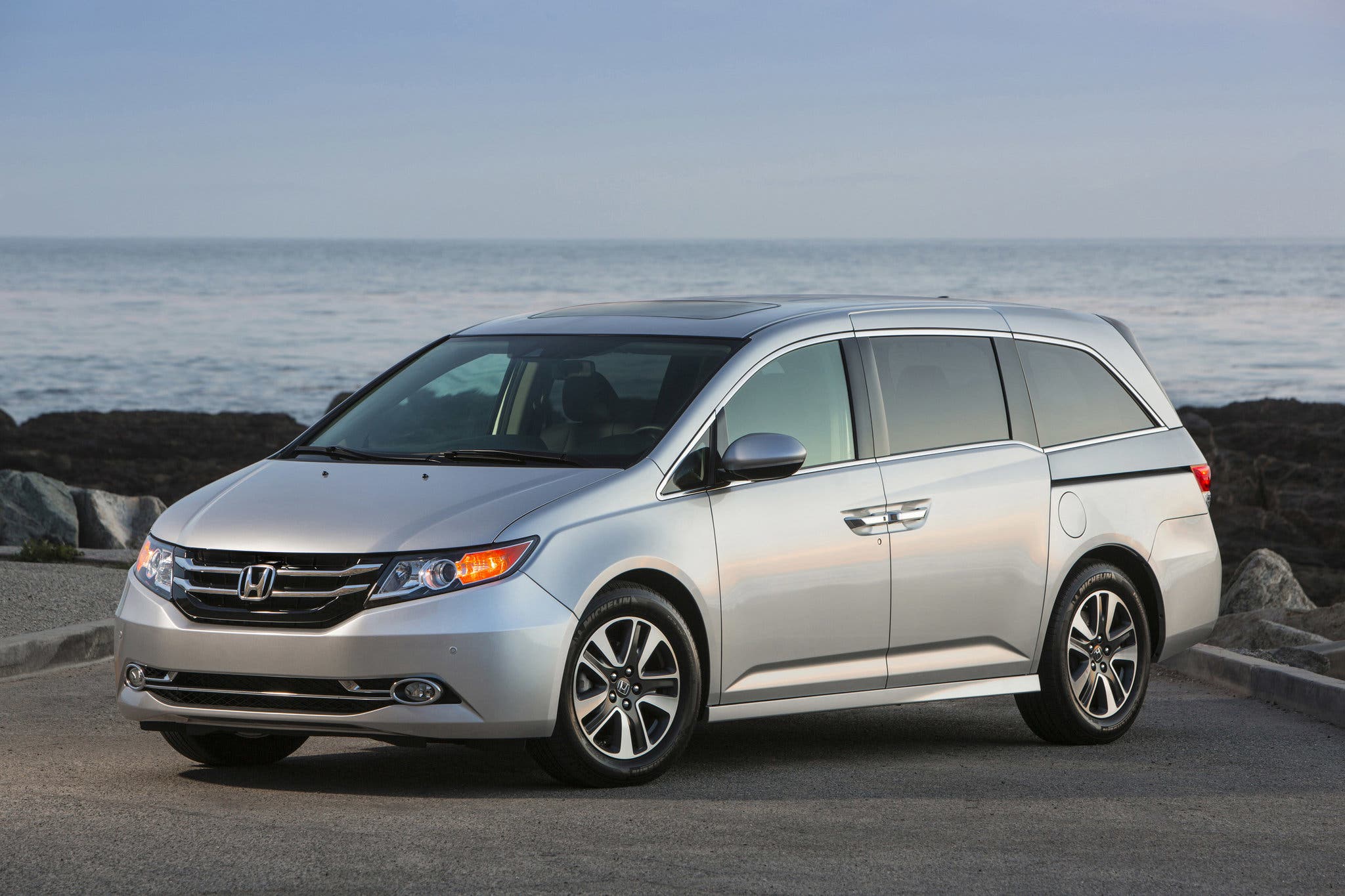 Honda recalls 440K Odyssey vehicles due to airbag defect